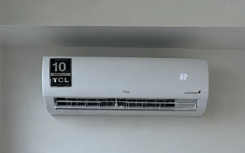 Split inverter instalado en una pared